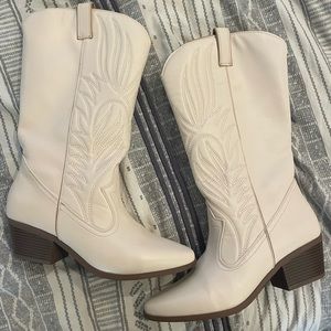 White cowgirl boots. Size 10. Bought from online boutique.